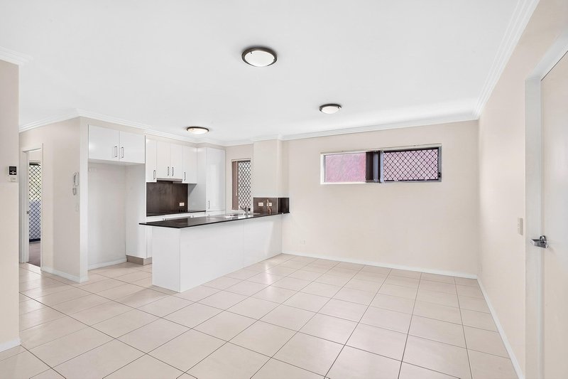 Photo - 1/2 Rowell Street, Zillmere QLD 4034 - Image 6