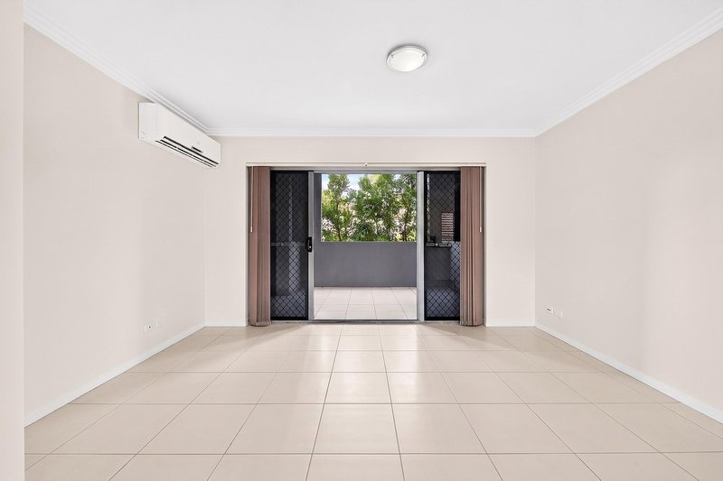 Photo - 1/2 Rowell Street, Zillmere QLD 4034 - Image 8