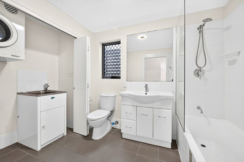 Photo - 1/2 Rowell Street, Zillmere QLD 4034 - Image 10