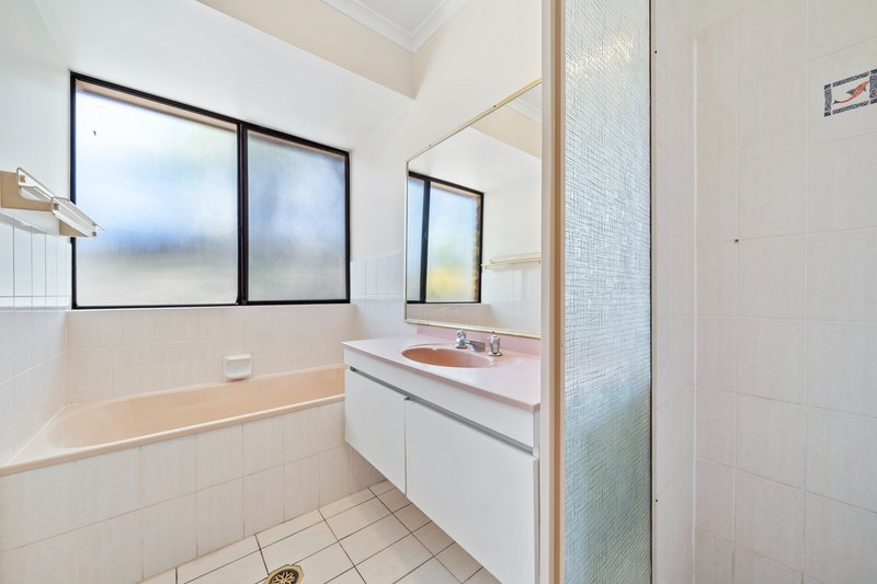 Photo - 12 Rowsell Court, Mount Warren Park QLD 4207 - Image 6