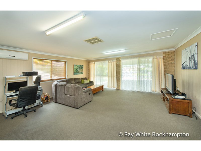 Photo - 12 Royes Crescent, Norman Gardens QLD 4701 - Image 5