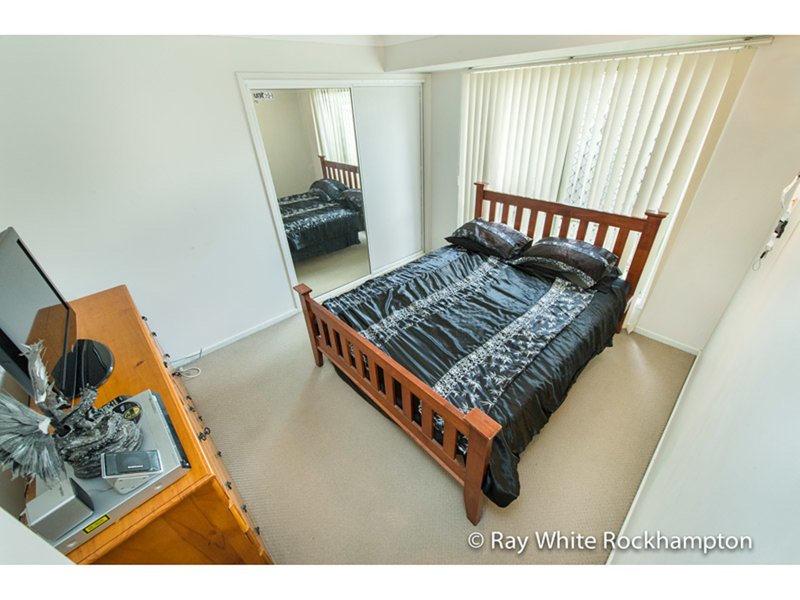 Photo - 12 Royes Crescent, Norman Gardens QLD 4701 - Image 10