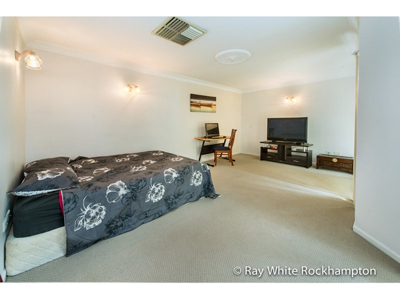 Photo - 12 Royes Crescent, Norman Gardens QLD 4701 - Image 15