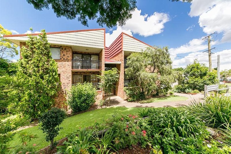 Photo - 1/2 Rylatt Street, Indooroopilly QLD 4068 - Image 9