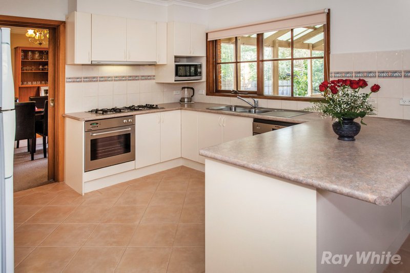 Photo - 12 Rythdale Court, Glen Waverley VIC 3150 - Image 4