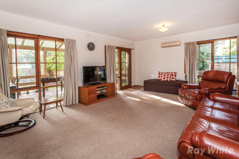 Photo - 12 Rythdale Court, Glen Waverley VIC 3150 - Image 6