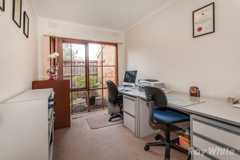 Photo - 12 Rythdale Court, Glen Waverley VIC 3150 - Image 7