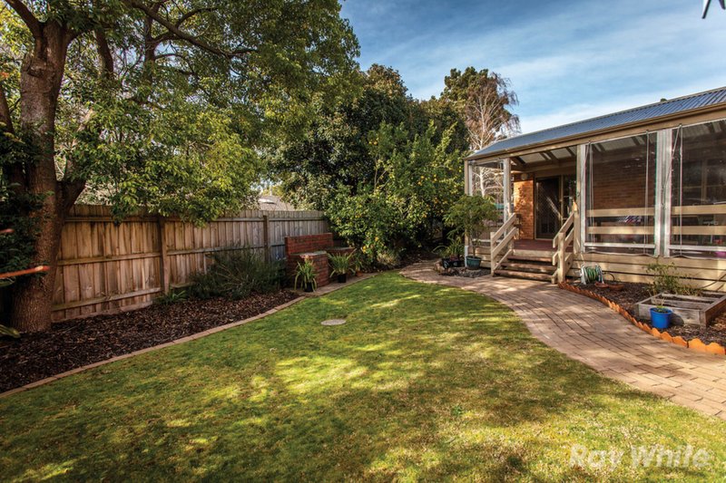 Photo - 12 Rythdale Court, Glen Waverley VIC 3150 - Image 11