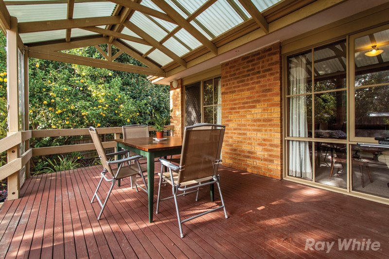 Photo - 12 Rythdale Court, Glen Waverley VIC 3150 - Image 13