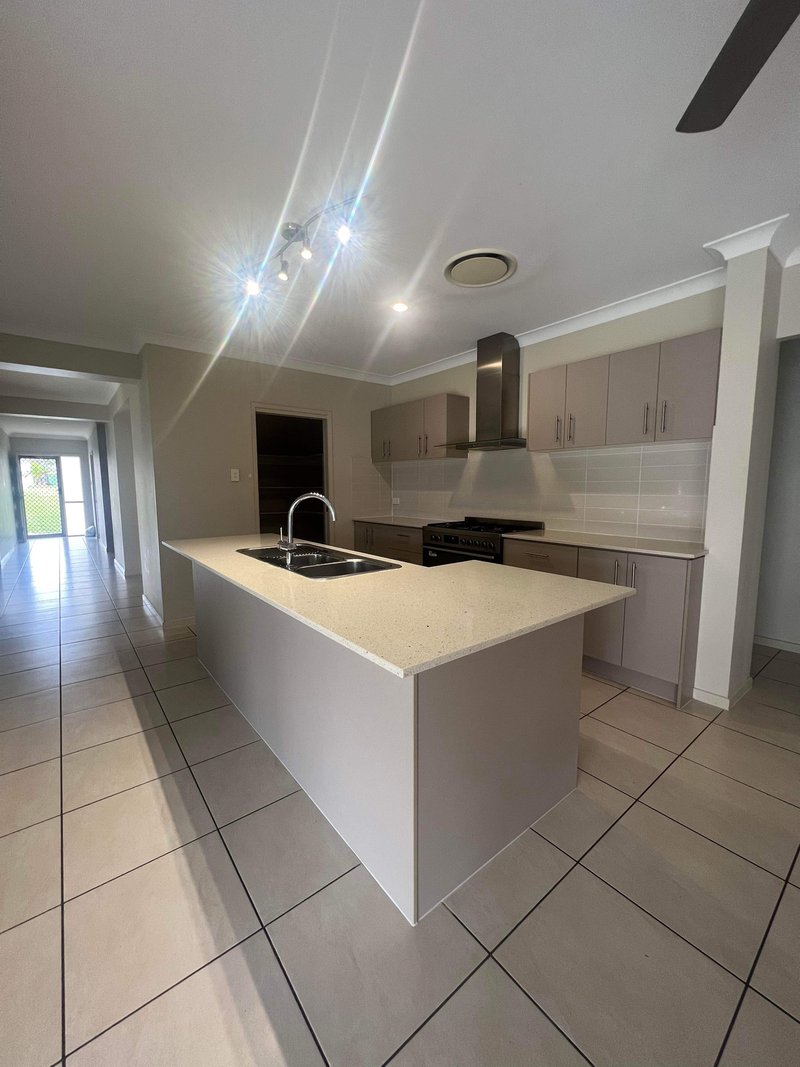 Photo - 12 Sanctuary Parkway, Waterford QLD 4133 - Image 3