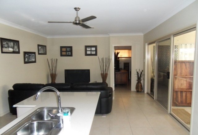 Photo - 12 Sanctuary Parkway, Waterford QLD 4133 - Image 6