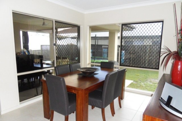 Photo - 12 Sanctuary Parkway, Waterford QLD 4133 - Image 8