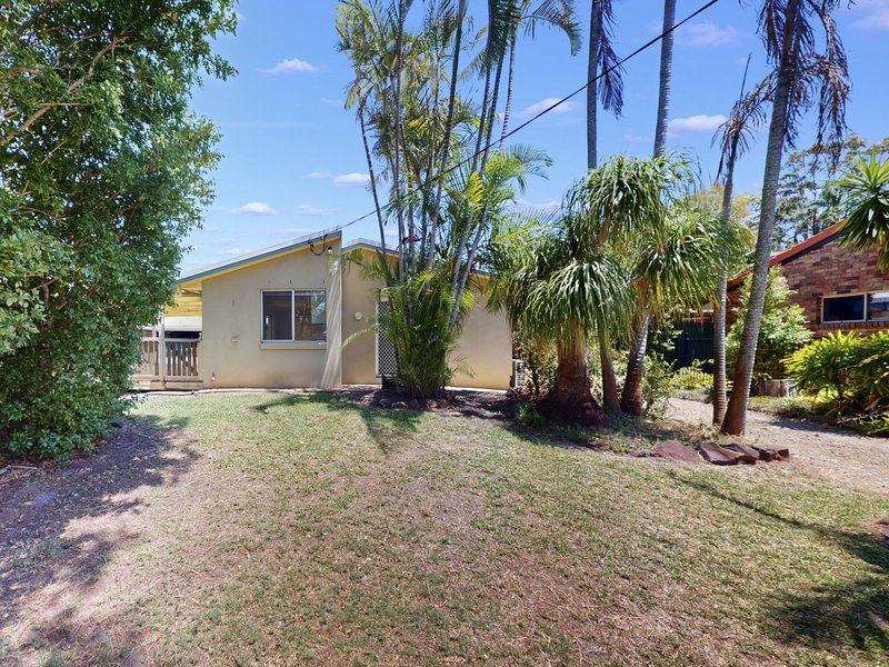 Photo - 12 Sandpiper Street, Beachmere QLD 4510 - Image 2