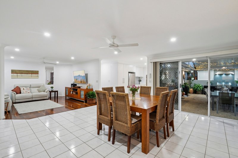 Photo - 12 Santa Cruz Boulevard, Clear Island Waters QLD 4226 - Image 5
