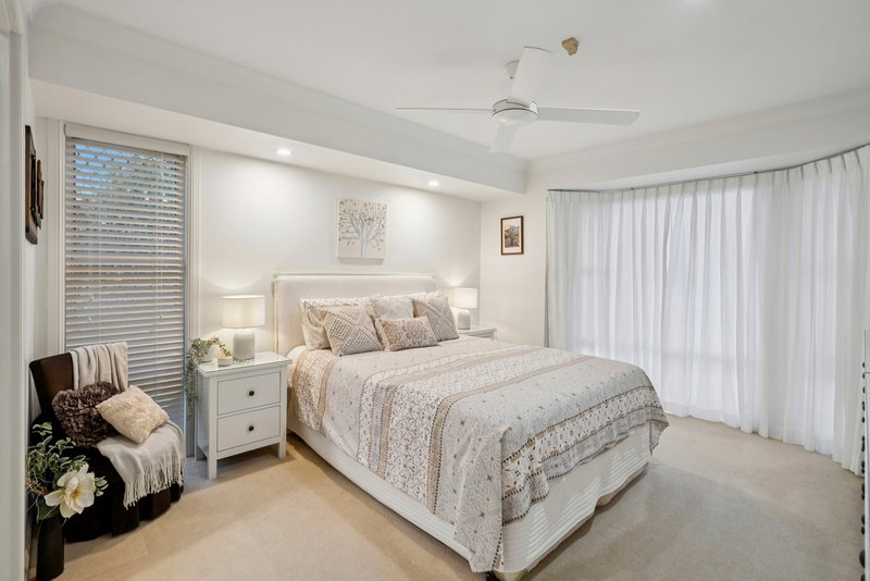 Photo - 12 Santa Cruz Boulevard, Clear Island Waters QLD 4226 - Image 13