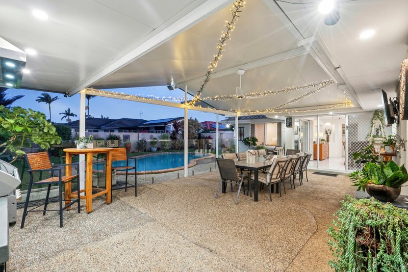 Photo - 12 Santa Cruz Boulevard, Clear Island Waters QLD 4226 - Image 20