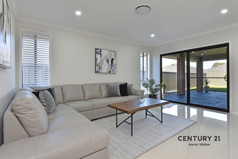 Photo - 12 Santa Fe Close, Cameron Park NSW 2285 - Image 2