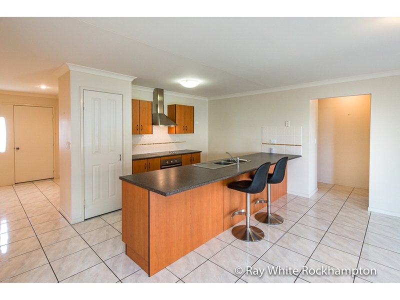 Photo - 12 Satinwood Avenue, Norman Gardens QLD 4701 - Image 4