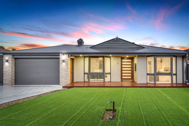 12 Satterly Way, Roxburgh Park VIC 3064