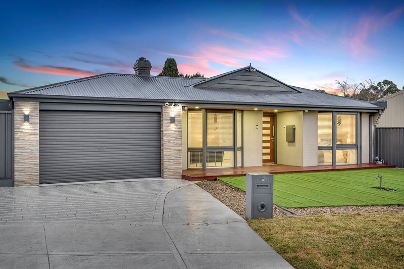 Photo - 12 Satterly Way, Roxburgh Park VIC 3064 - Image 2