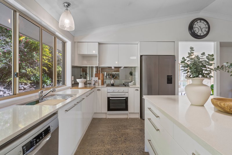 Photo - 12 Saunders Drive, Bonogin QLD 4213 - Image 4
