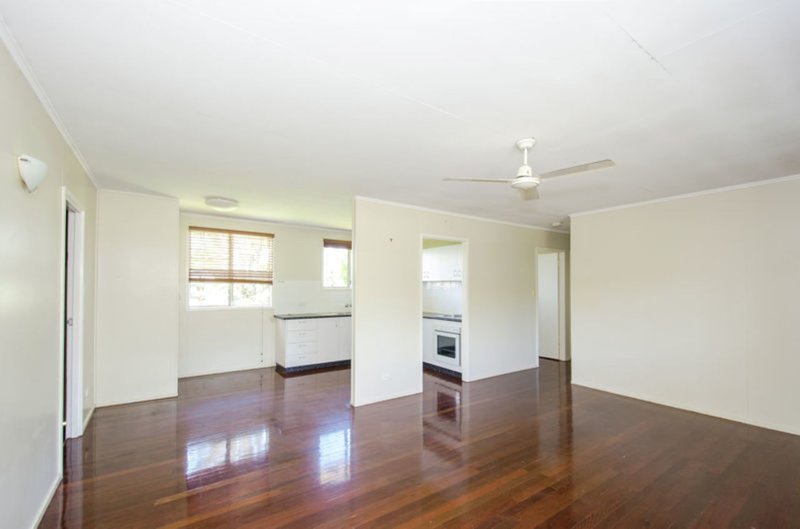 Photo - 12 Schafer Street, Clinton QLD 4680 - Image 3