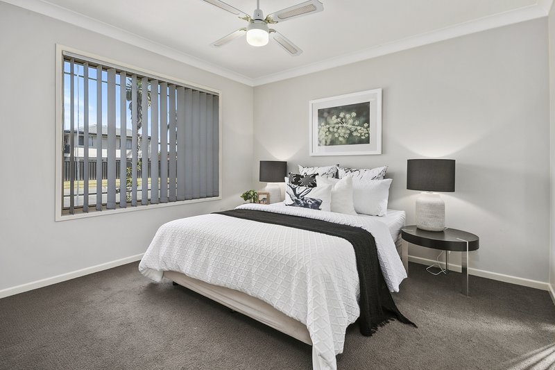 Photo - 12 School Road, Wynnum West QLD 4178 - Image 7