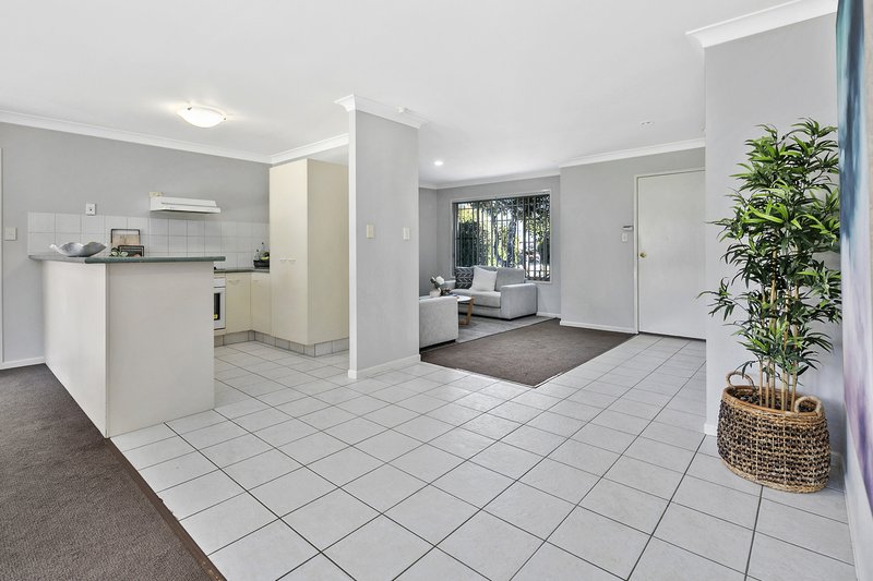 Photo - 12 School Road, Wynnum West QLD 4178 - Image 13