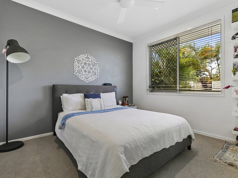 Photo - 12 Seaforth Street, Sandstone Point QLD 4511 - Image 18