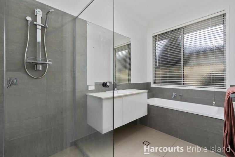 Photo - 12 Seaforth Street, Sandstone Point QLD 4511 - Image 15