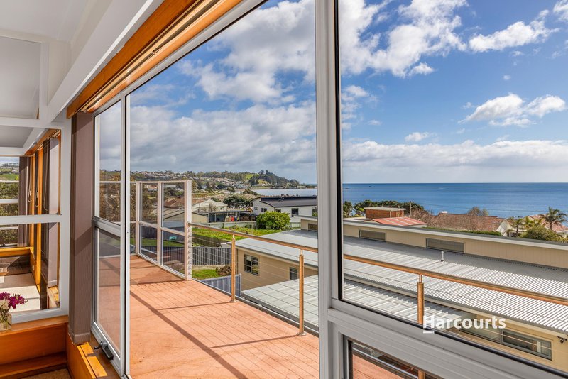 Photo - 12 Seaside Crescent, Penguin TAS 7316 - Image 10