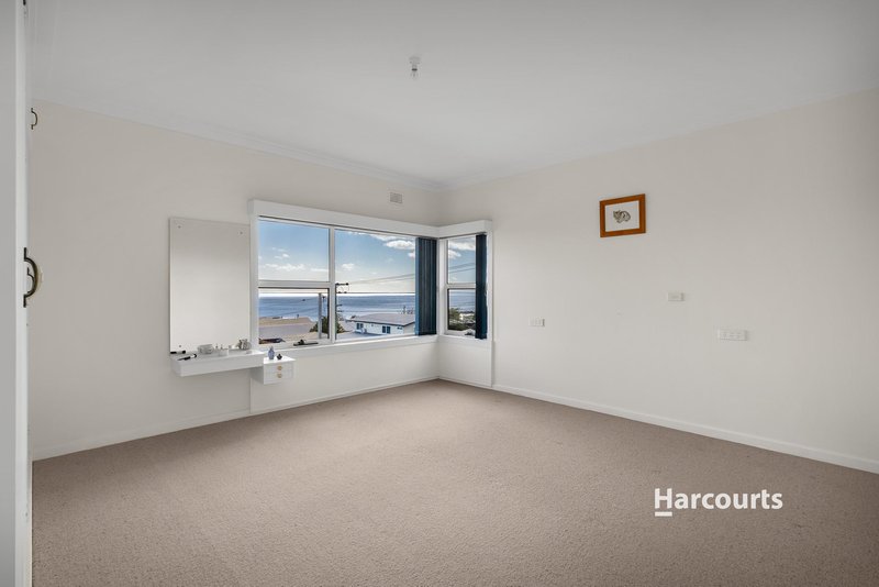 Photo - 12 Seaside Crescent, Penguin TAS 7316 - Image 12