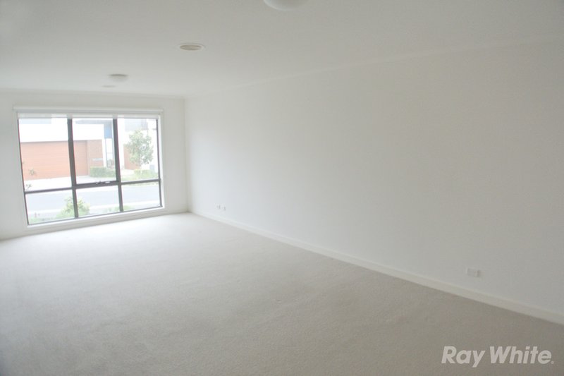 Photo - 12 Selhurst Park Road, Mulgrave VIC 3170 - Image 2