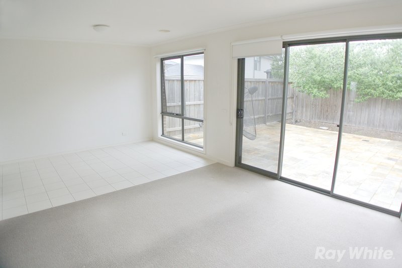 Photo - 12 Selhurst Park Road, Mulgrave VIC 3170 - Image 3