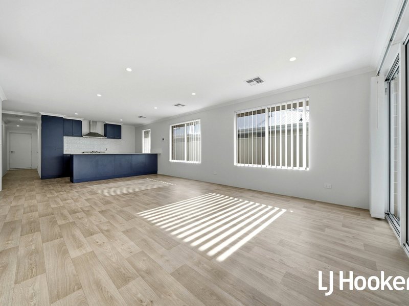 Photo - 12 Serene Way, Yanchep WA 6035 - Image 6