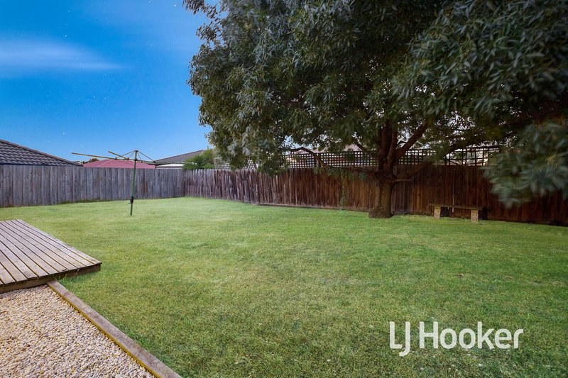 Photo - 12 Sharpe Court, Berwick VIC 3806 - Image 11