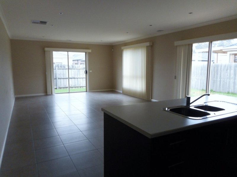 Photo - 12 Shepherds Way, Mernda VIC 3754 - Image 3