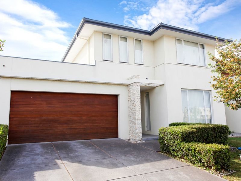 12 Signature Boulevard, Sanctuary Lakes VIC 3030