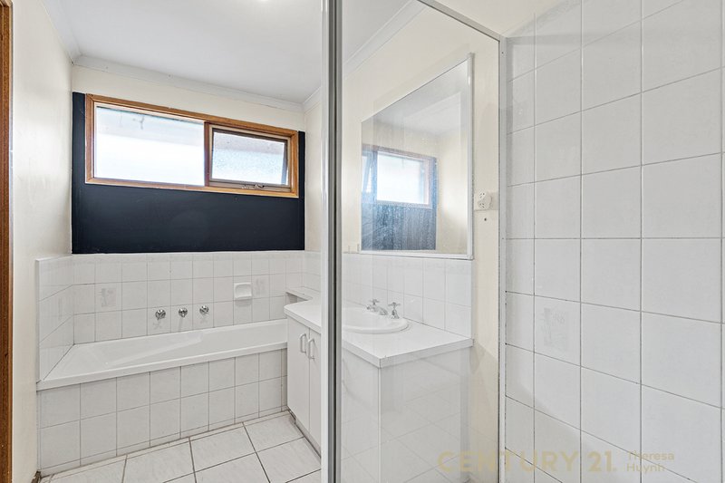 Photo - 12 Simon Drive, Pakenham VIC 3810 - Image 5