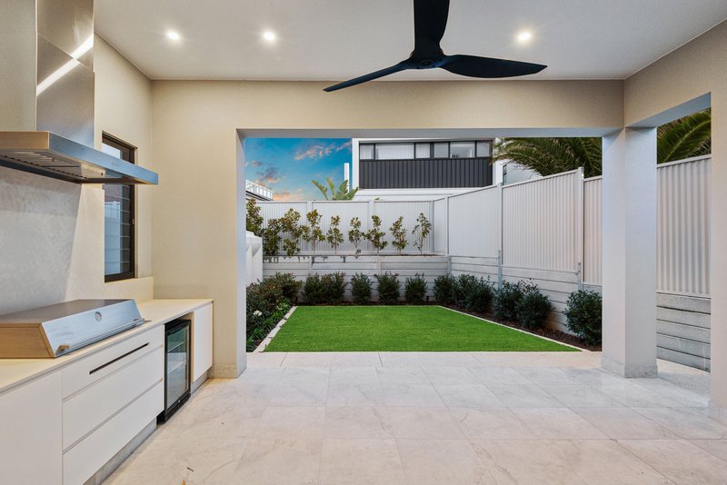 Photo - 12 Sir John Marks Drive, West Lakes SA 5021 - Image 29