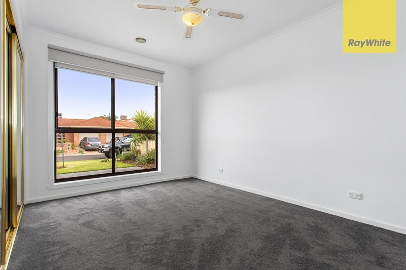 Photo - 1/2 Sirius Court, Keilor Downs VIC 3038 - Image 5