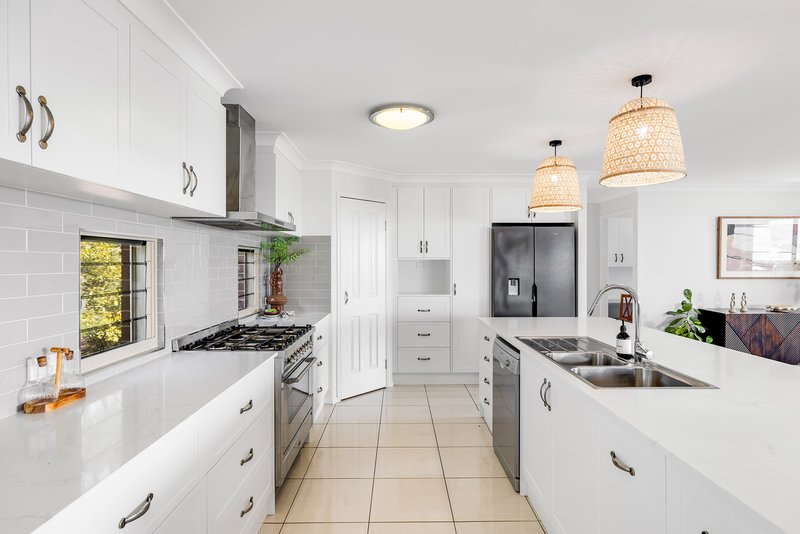 Photo - 12 Skye Court, Prince Henry Heights QLD 4350 - Image 9