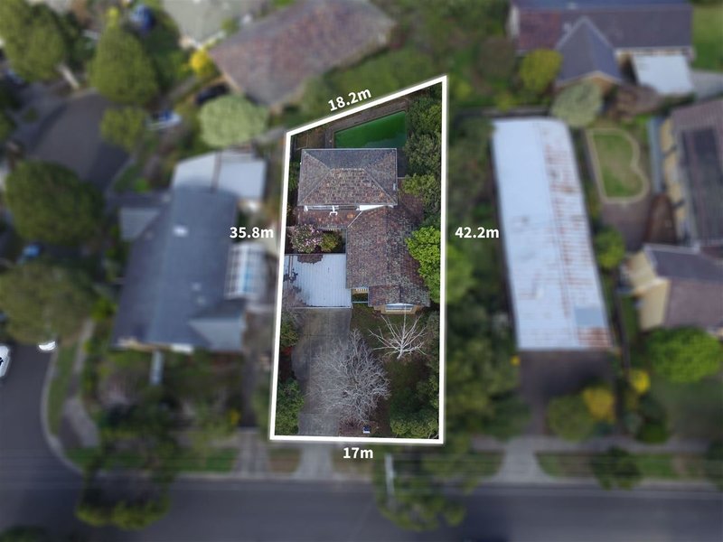 Photo - 12 Snowden Drive, Glen Waverley VIC 3150 - Image 2