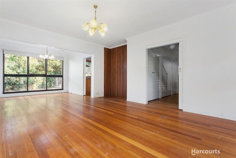 Photo - 12 Snowden Drive, Glen Waverley VIC 3150 - Image 5