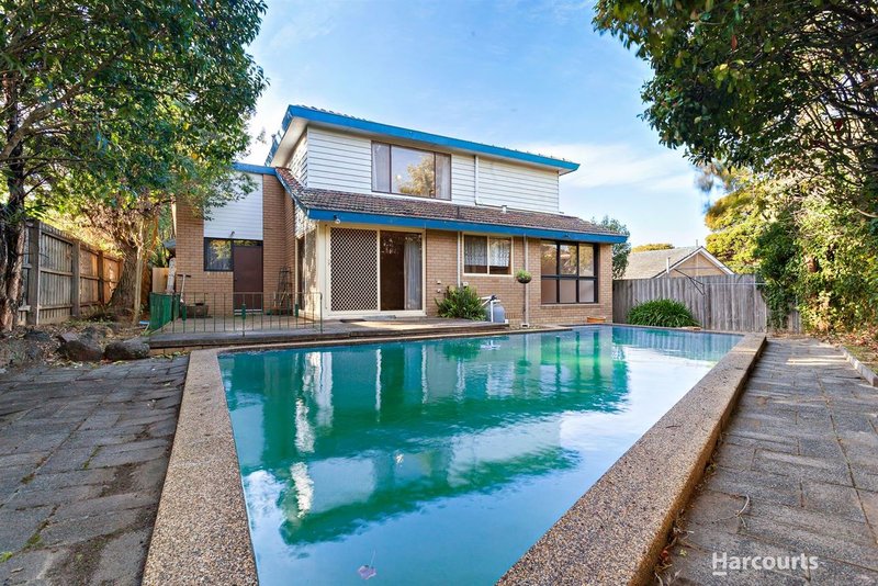 Photo - 12 Snowden Drive, Glen Waverley VIC 3150 - Image 9