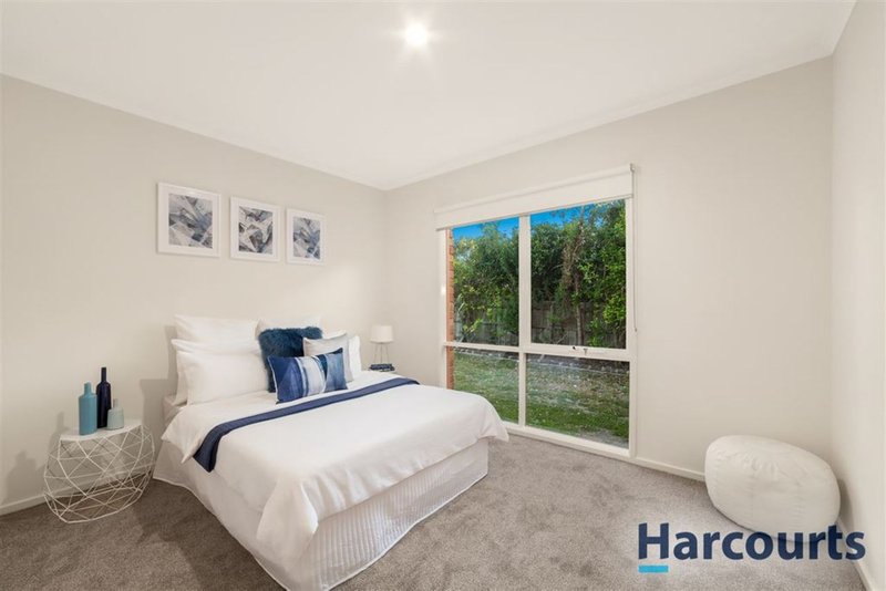 Photo - 12 Somes Street, Wantirna South VIC 3152 - Image 7