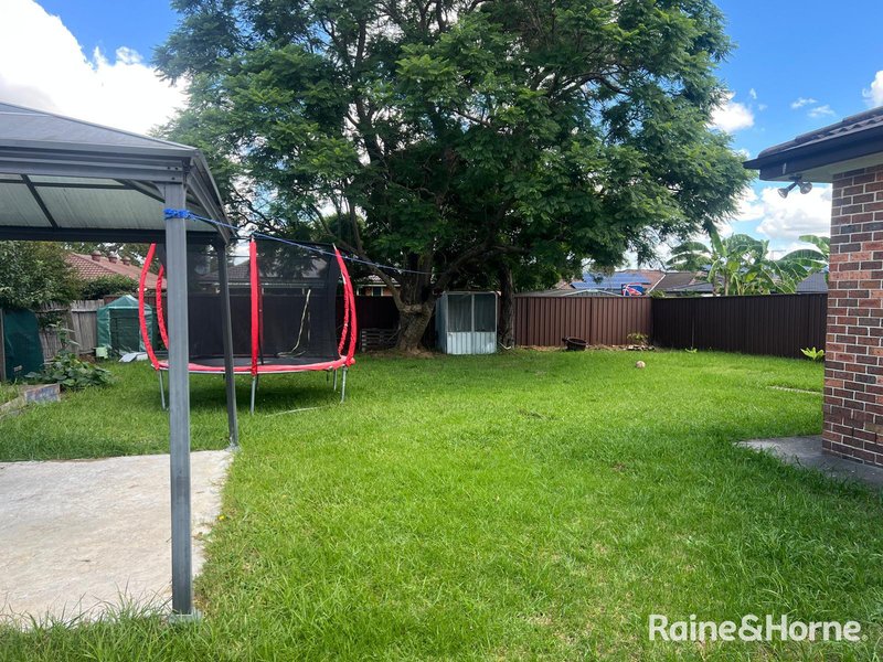 Photo - 12 Spinebill Place, Ingleburn NSW 2565 - Image 5