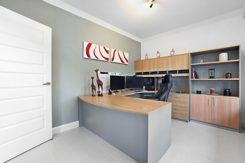 Photo - 12 Spinnaker Rise, Sanctuary Lakes VIC 3030 - Image 33