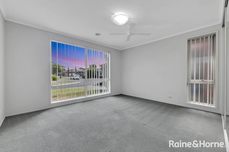 Photo - 12 Spinningdale Close, Seabrook VIC 3028 - Image 3