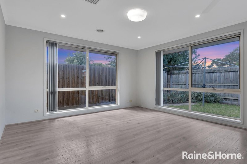 Photo - 12 Spinningdale Close, Seabrook VIC 3028 - Image 6